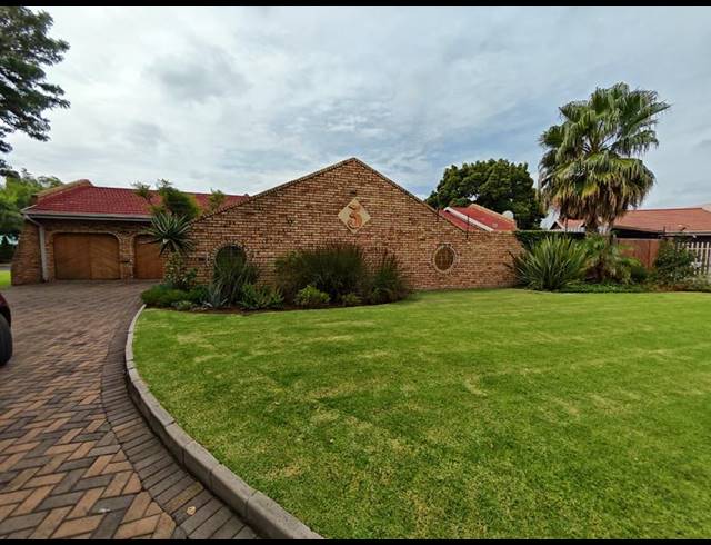 3 BEDROOM HOUSE FOR SALE IN VANDERBIJLPARK SW 2